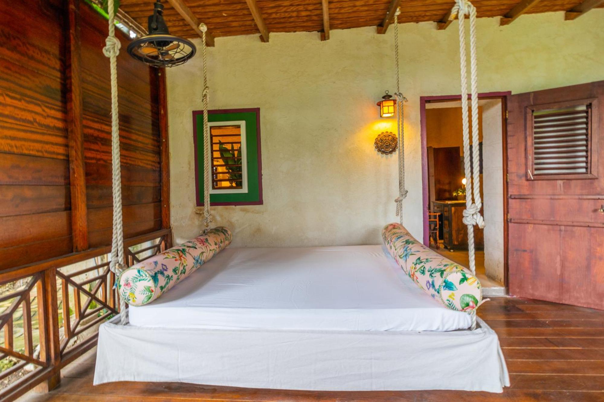 Sweetfield Manor Hotell Bridgetown Exteriör bild