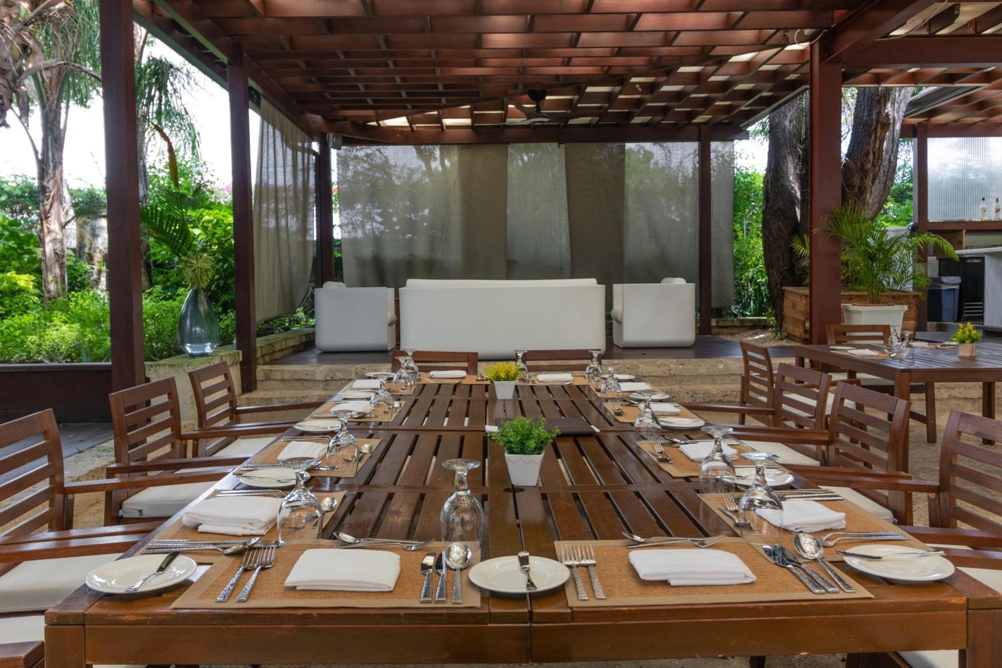 Sweetfield Manor Hotell Bridgetown Exteriör bild